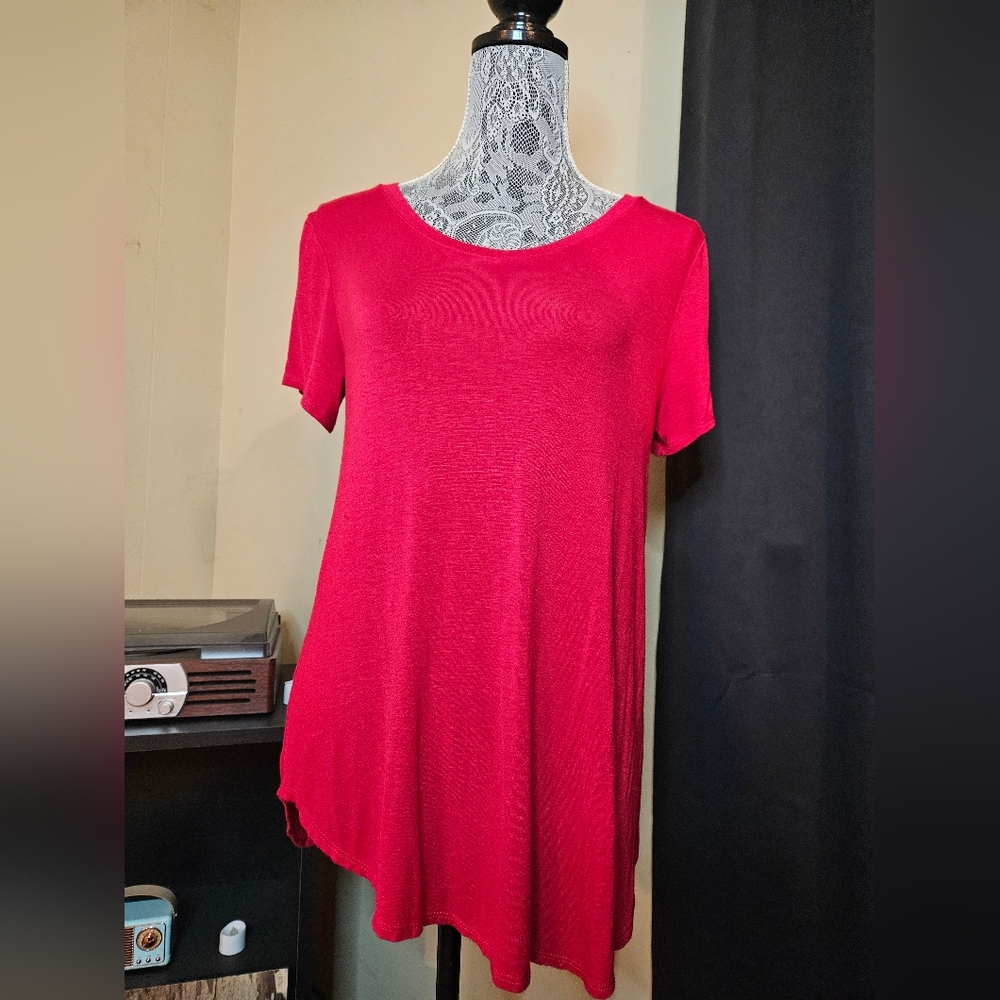 Basic red top - Picture 2 of 4